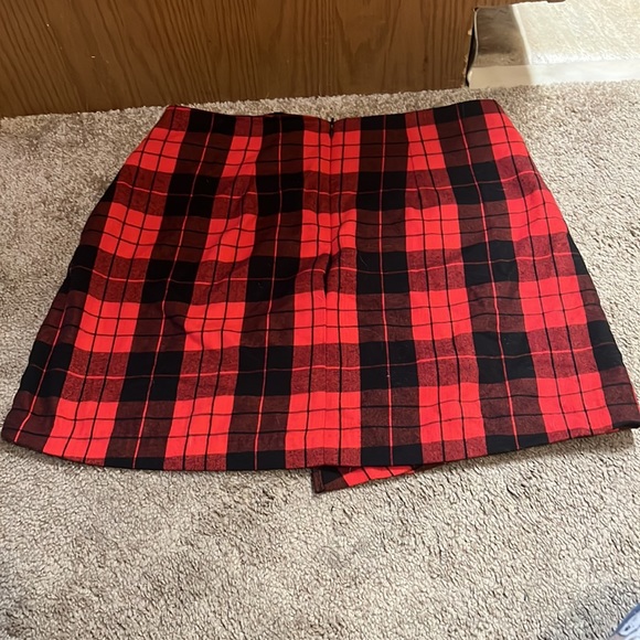 Red plaid almost famous mini skirt - Picture 2 of 3